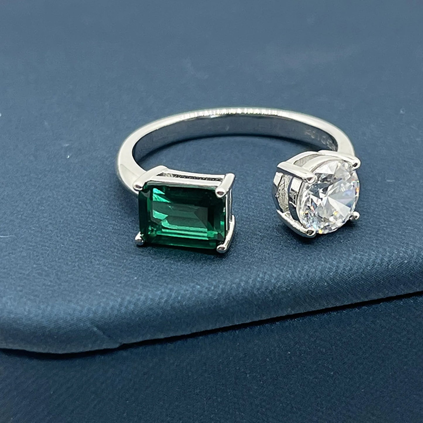 1CT Open Emerald Ring Close-up Detail - Craftsmanship Excellence