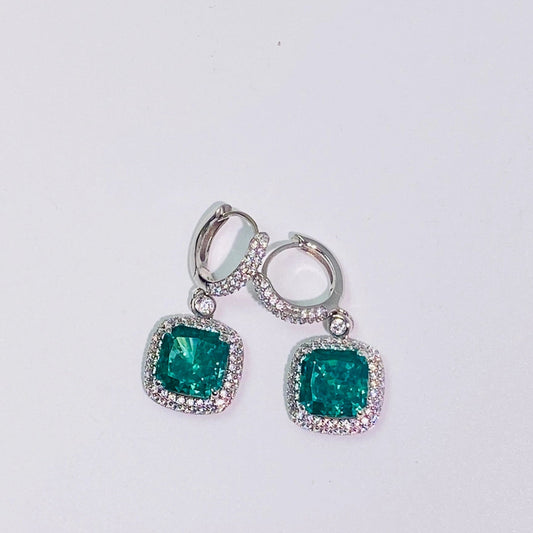 Imported Paraiba 8*8mm hand-cut 5A-grade high-carbon diamonds are used to create a dazzling, translucent look. The ear hook connection is flexible and dynamic, making it suitable for women. The entire piece is made of 925 sterling silver with four layers of gold plating, which is anti-oxidation and non-allergenic.