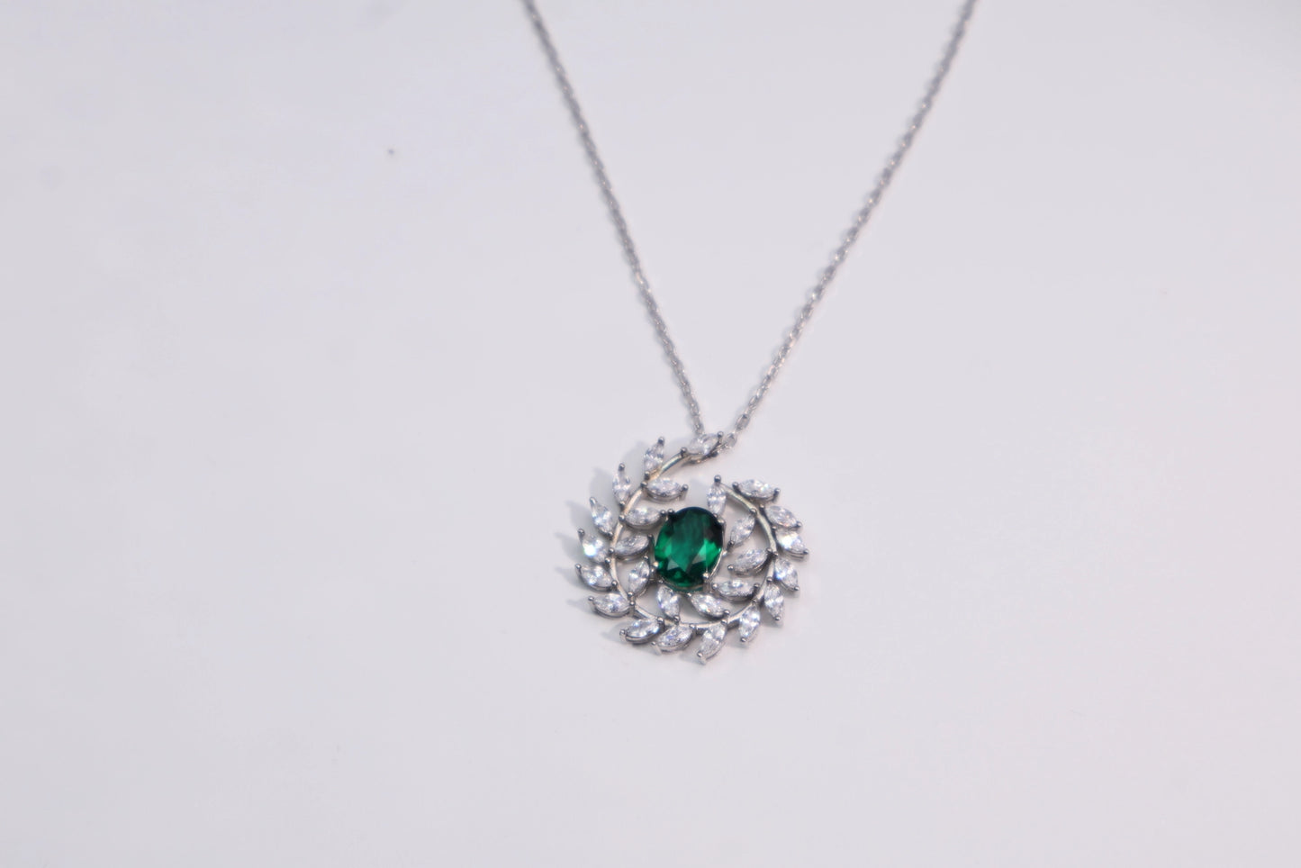 Unique design 2CT cultured emerald necklace
