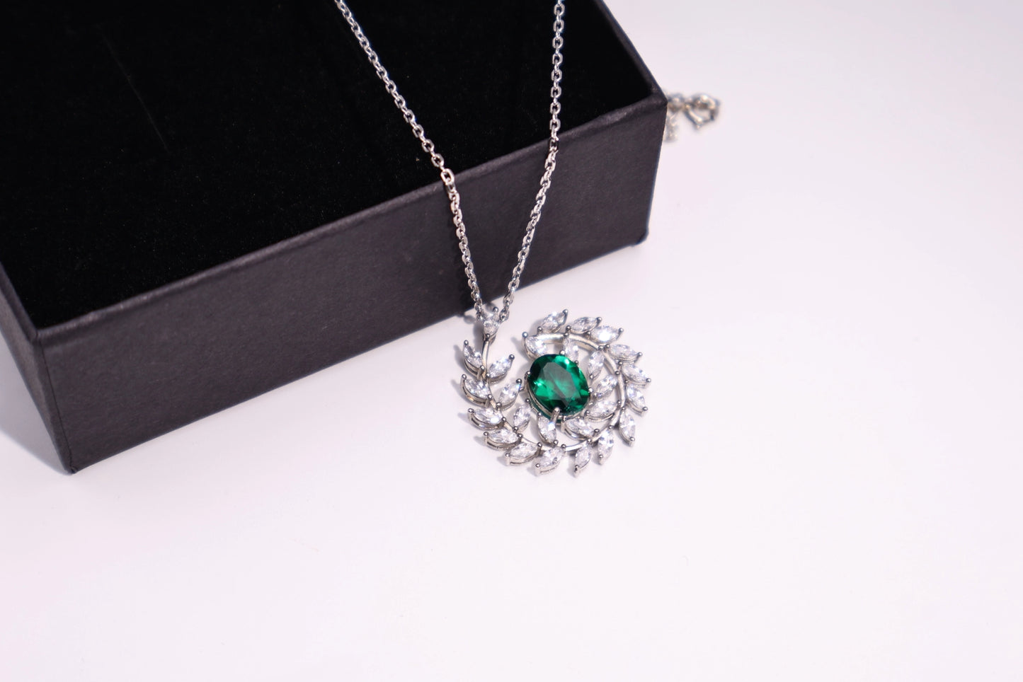 Unique design 2CT cultured emerald necklace