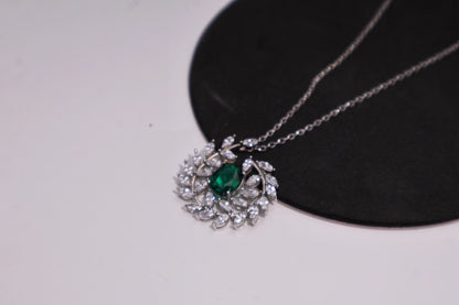 Unique design 2CT cultured emerald necklace