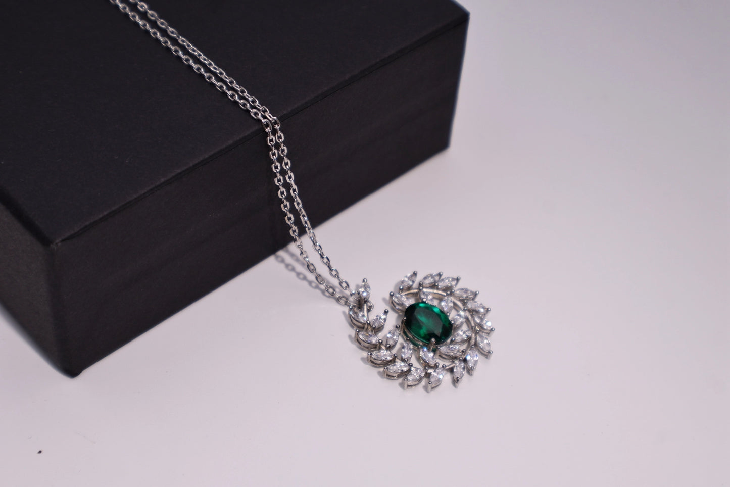 Unique design 2CT cultured emerald necklace