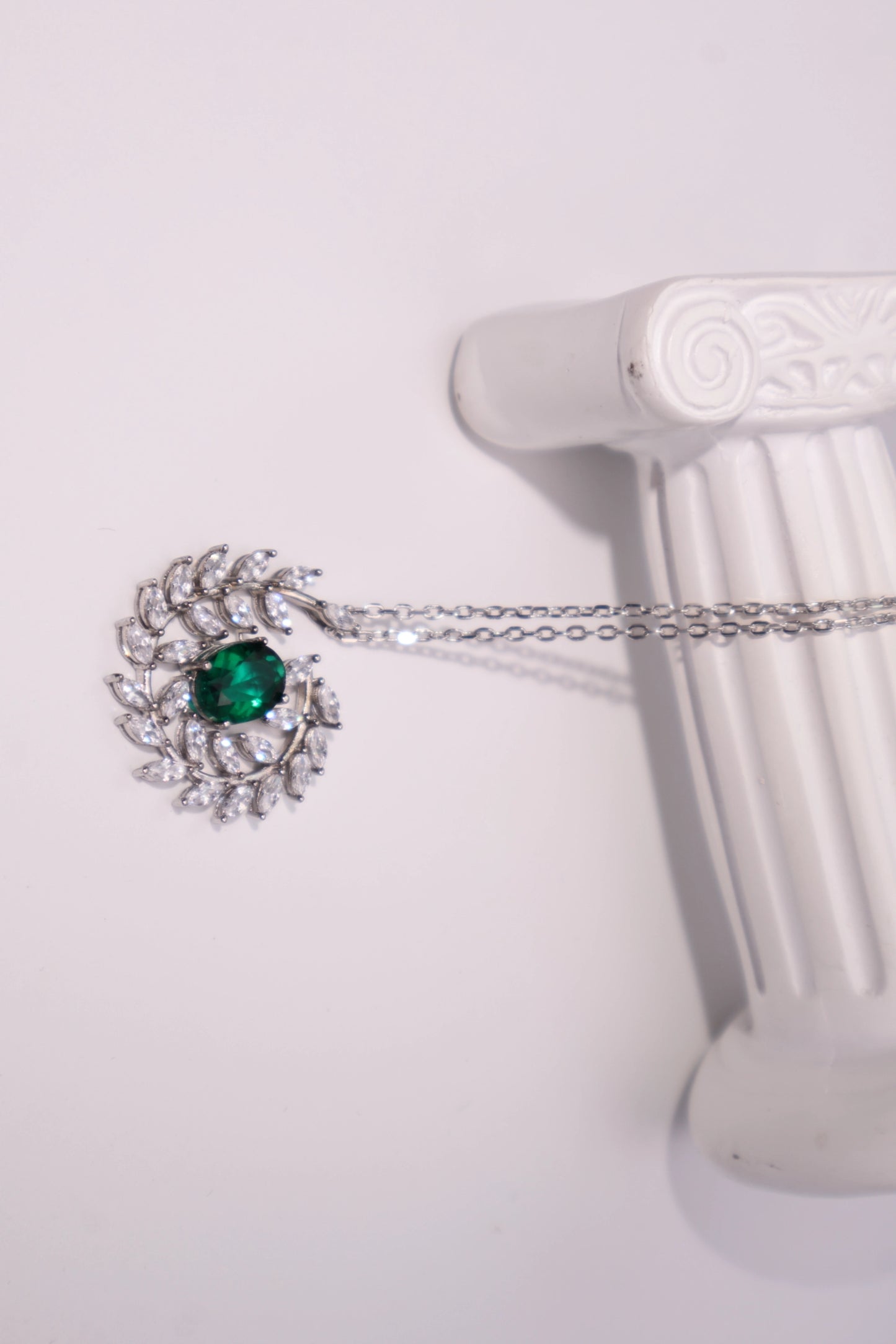 Unique design 2CT cultured emerald necklace