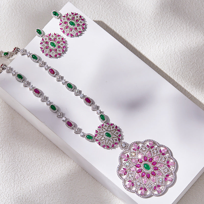 Wholesale Wreath Necklace  Pear Shape Flower Pendant European Style - 18K Gold Plated Factory Price
