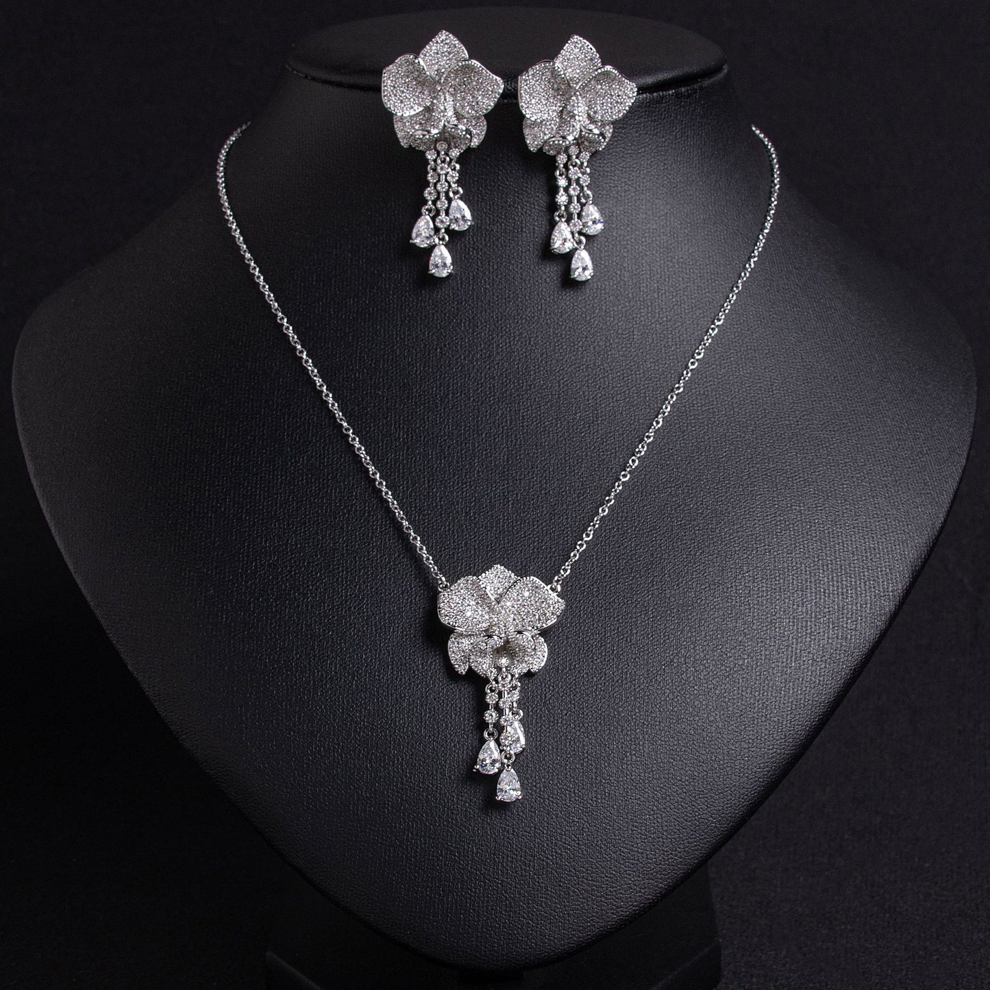 18K Gold Plated Luxury Tassel Flower Necklace Set Wholesale View 3