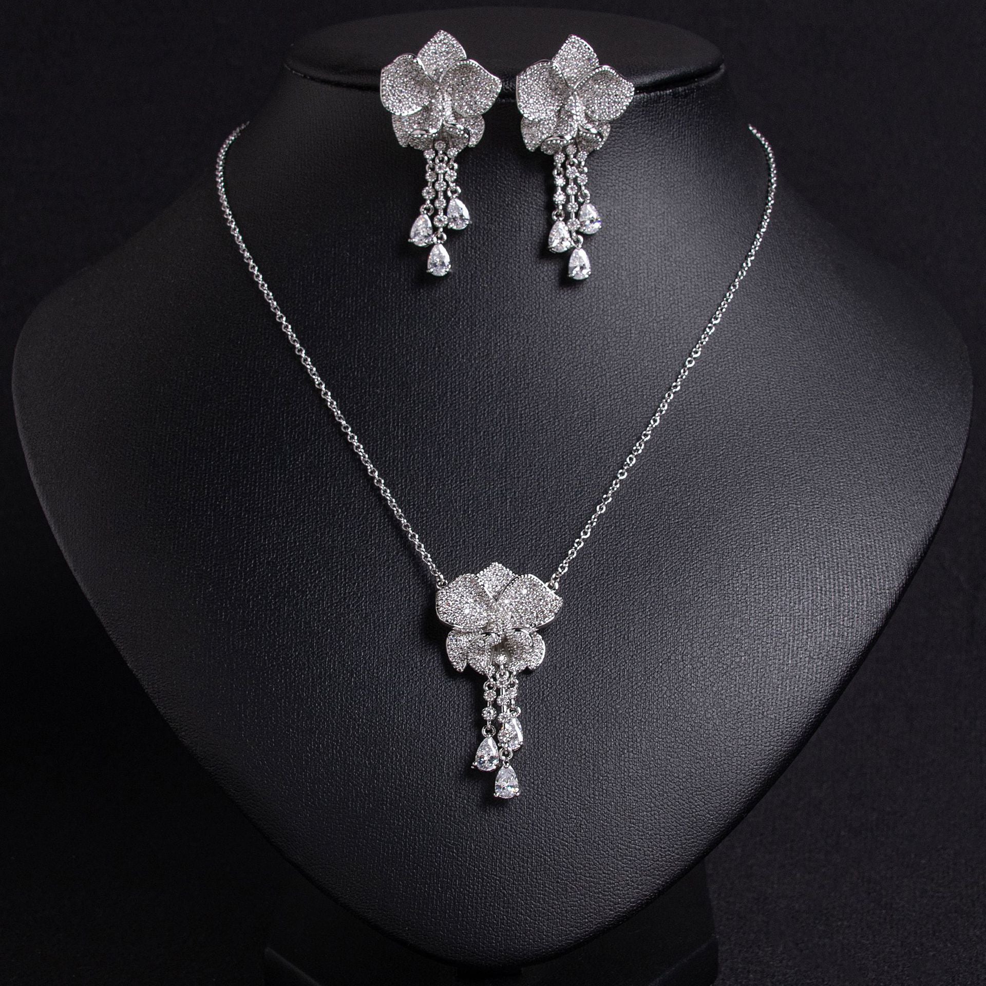18K Gold Plated Luxury Tassel Flower Necklace Set Wholesale View 3