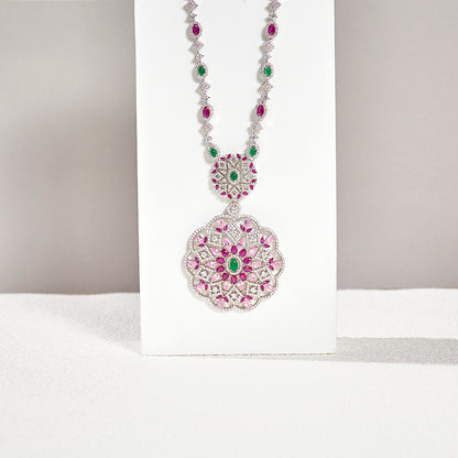 Wholesale Wreath Necklace  Pear Shape Flower Pendant European Style - 18K Gold Plated Factory Price