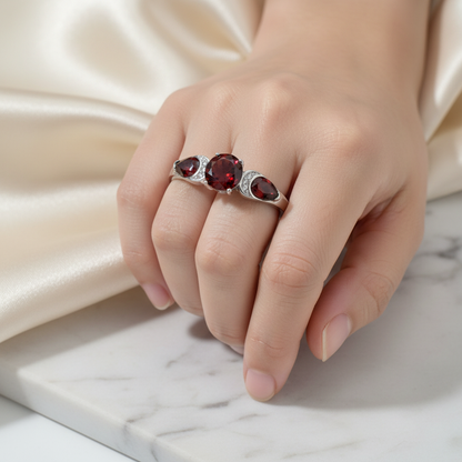 三石石榴石戒指佩戴展示