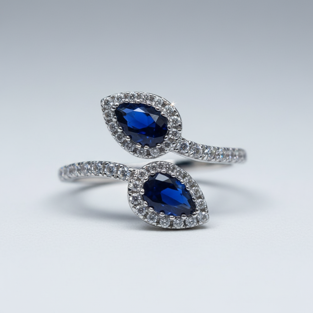 双水滴形蓝宝石戒指细节特写