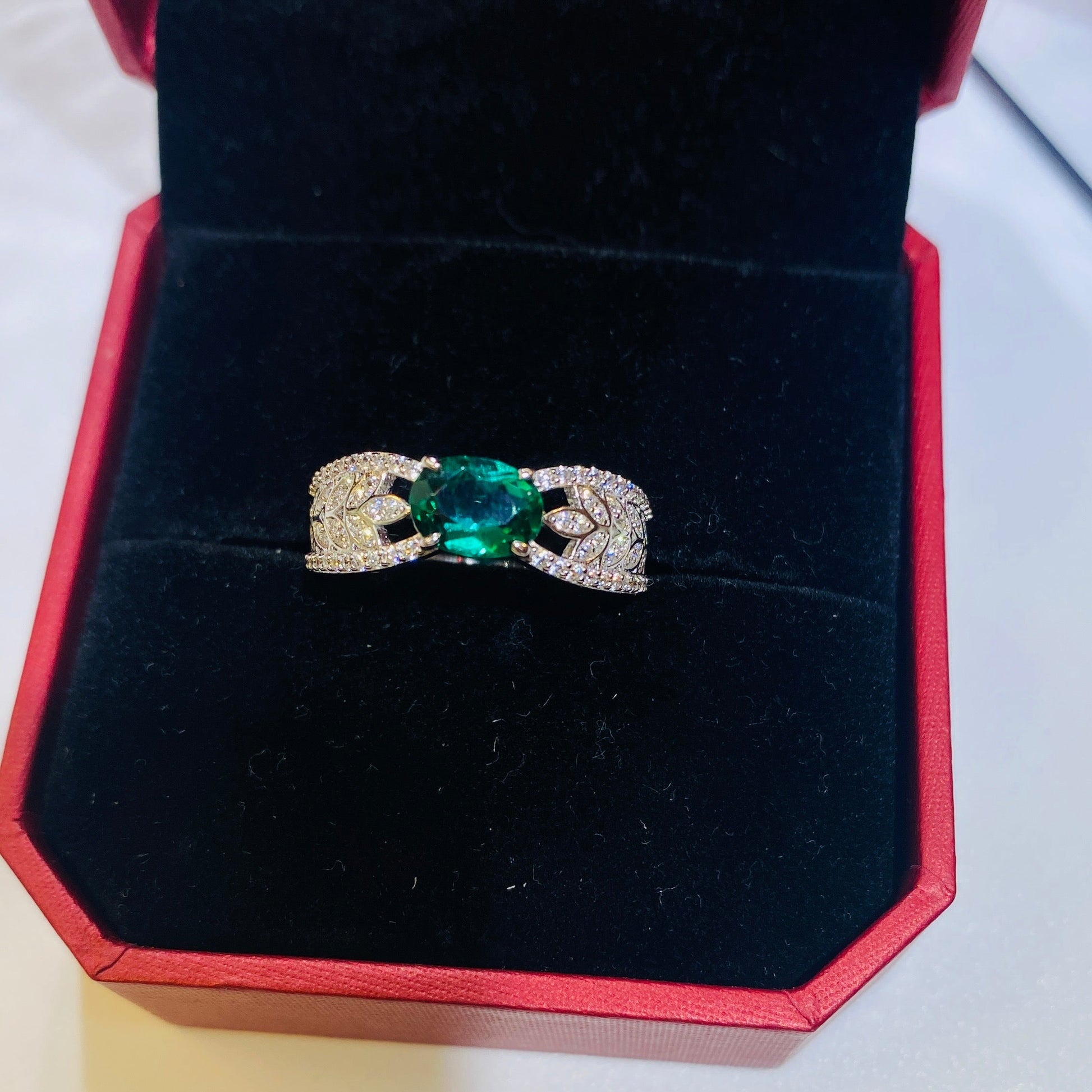 925 Silver Classic Oval Lab Grown Emerald Ring Women Wholesale