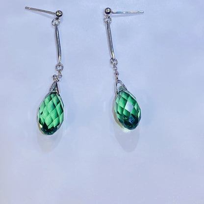 Introduce these sophisticated teardrop dangle earrings to your collection. They feature a premium, precision-cut olive green crystal with a rich color and brilliance inspired by top European crystal houses. Crafted from durable 925 sterling silver, these earrings offer an elegant, luxurious aesthetic. A high-quality, fashionable choice for B2B buyers seeking unique colored, on-trend accessories.