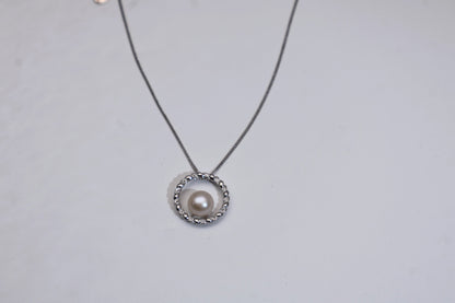 Classic Round Pearl Pendant Necklace