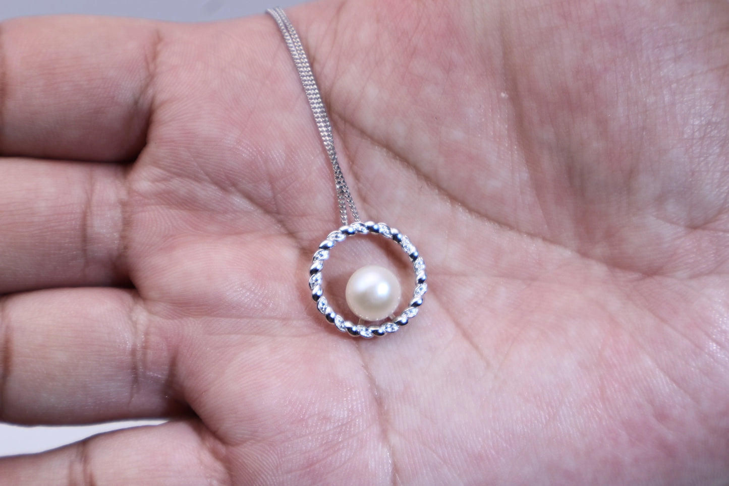 Classic Round Pearl Pendant Necklace
