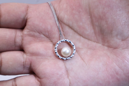 Classic Round Pearl Pendant Necklace
