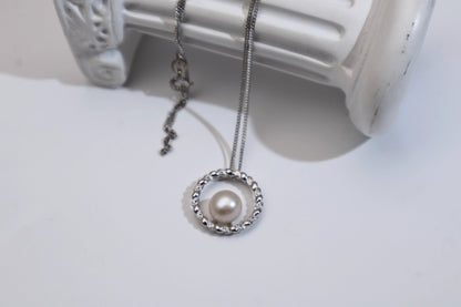 Classic Round Pearl Pendant Necklace