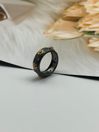 Buccellati-style black and gold brushed ring | 925 sterling silver, black rhodium plated, three-dimensional floral design