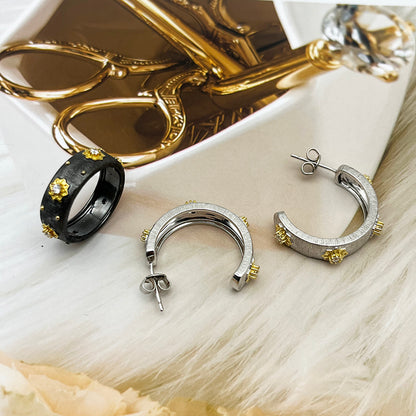 Buccellati-style black and gold brushed ring | 925 sterling silver, black rhodium plated, three-dimensional floral design