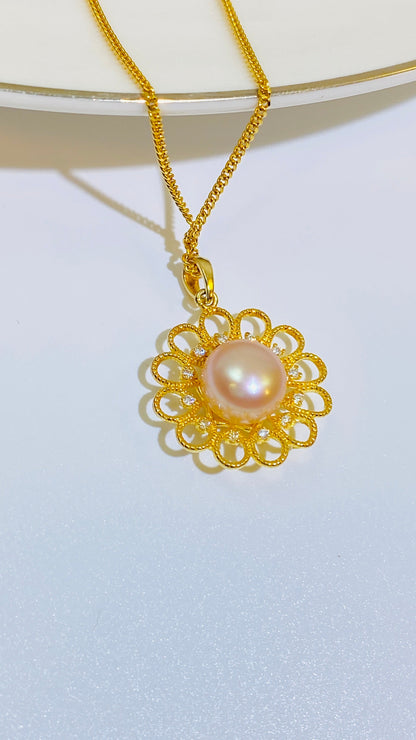 18K Gold Plated Floral Pearl Necklace - Everyday Elegance Close-up Detail - Craftsmanship Excellence