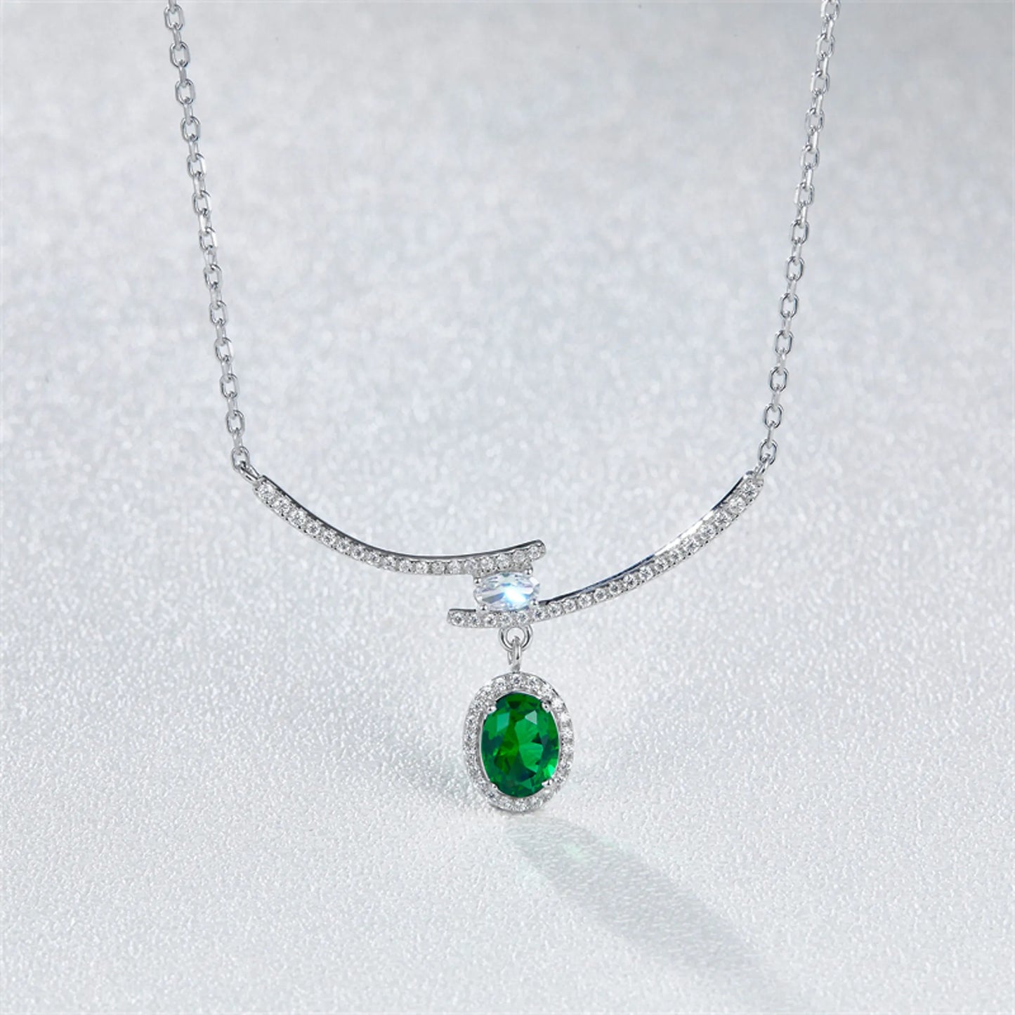 Annual Party Dress Emerald Necklace