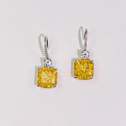 These 1cm*1cm yellow sugar cube earrings feature imported high-carbon diamonds for a dazzling, translucent look. The flexible hook connection creates a dynamic and versatile design, perfect for women. Made from 925 sterling silver with four layers of genuine gold plating, they're resistant to oxidation and allergies.