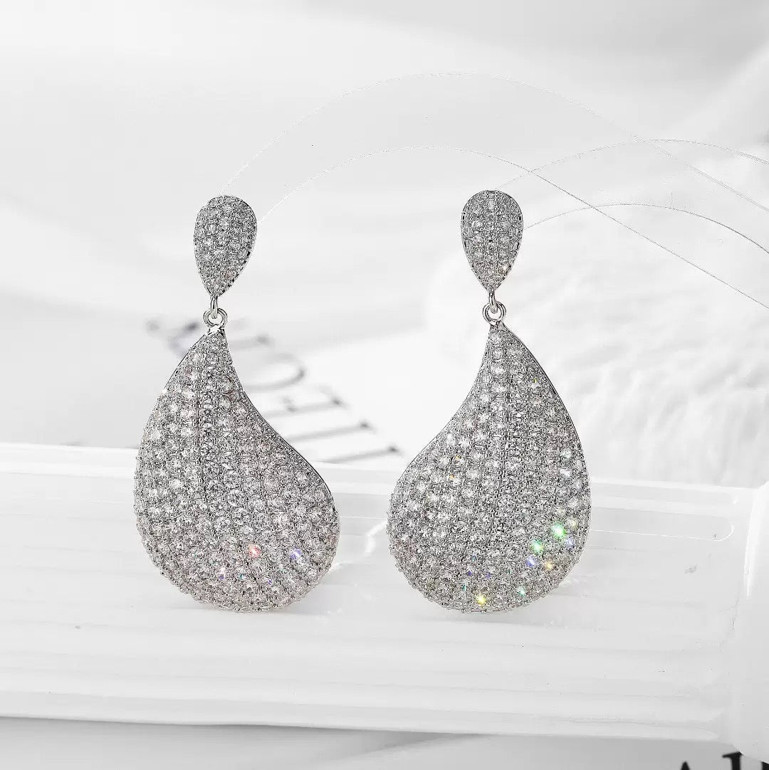Viral Drop Earrings – 18K Gold Plated Cubic Zirconia