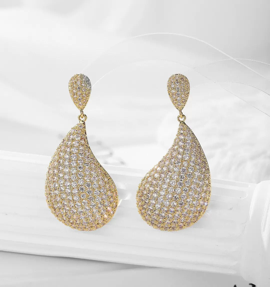 Viral Drop Earrings – 18K Gold Plated Cubic Zirconia