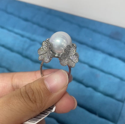 R084 Four-Leaf Clover Pavé CZ Pearl Cocktail Ring | Gold & Silver | Two Colors | Bo Cheng