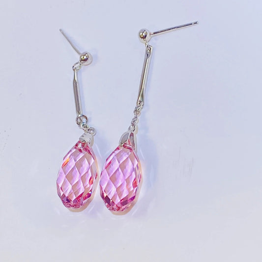 Introduce these elegant teardrop dangle earrings to your collection. They feature premium, precision-cut pink crystals with a stunning clarity and sparkle inspired by top European crystal houses. Crafted from durable 925 sterling silver, these earrings offer a sophisticated, luxurious aesthetic. A high-quality, fashionable choice for B2B buyers seeking timeless yet on-trend accessories.
