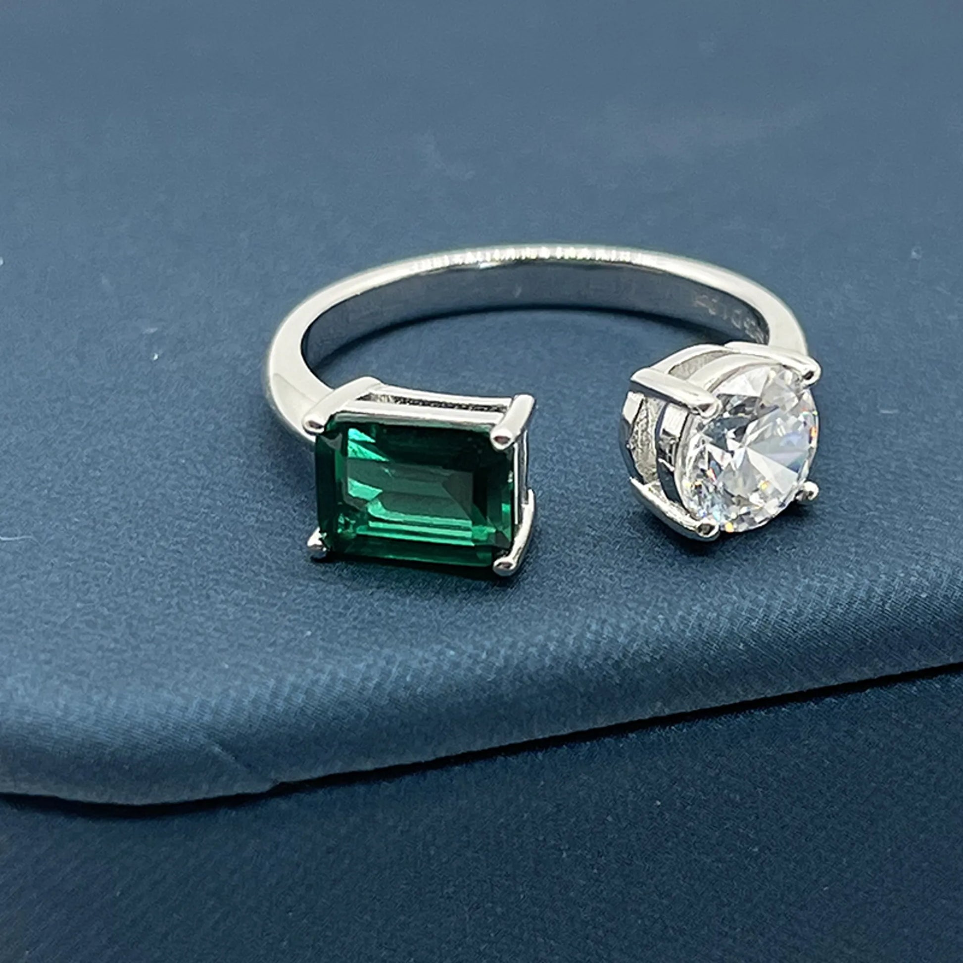 1CT Open Emerald Ring Close-up Detail - Craftsmanship Excellence