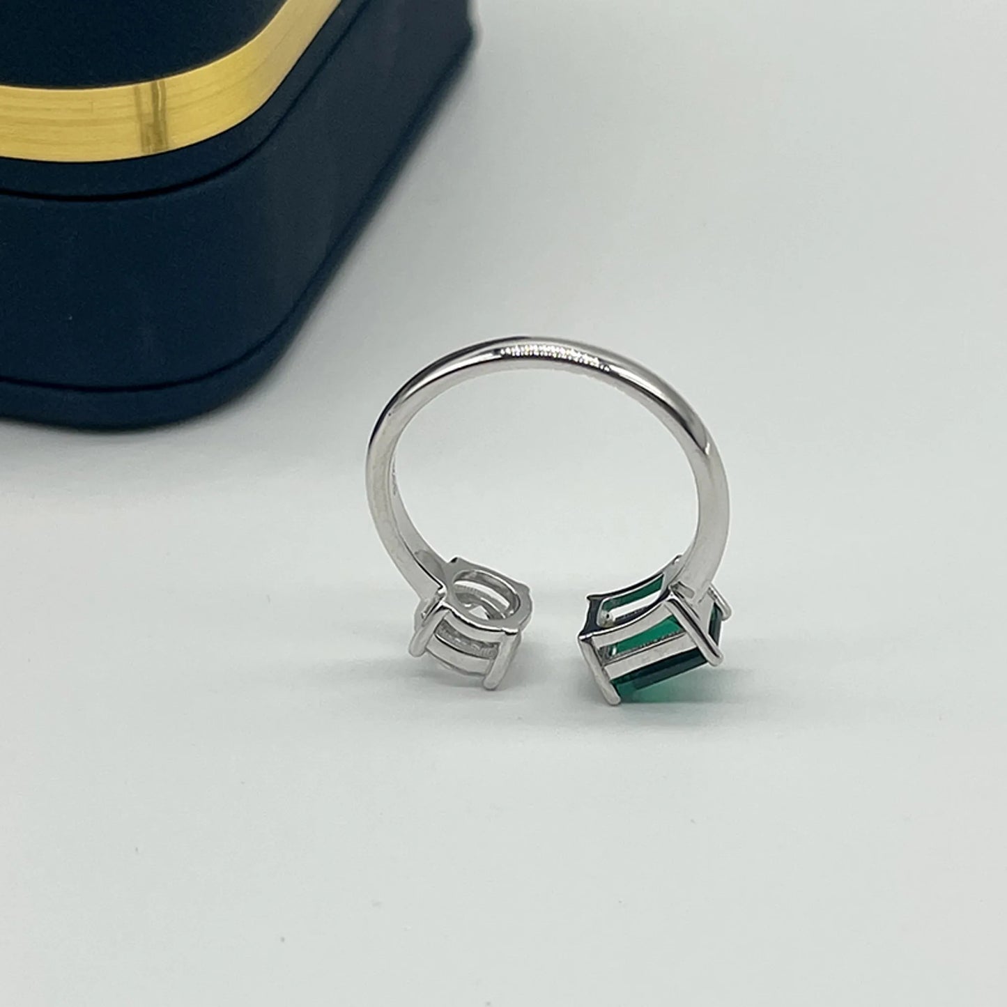 1CT Open Emerald Ring Close-up Detail - Craftsmanship Excellence
