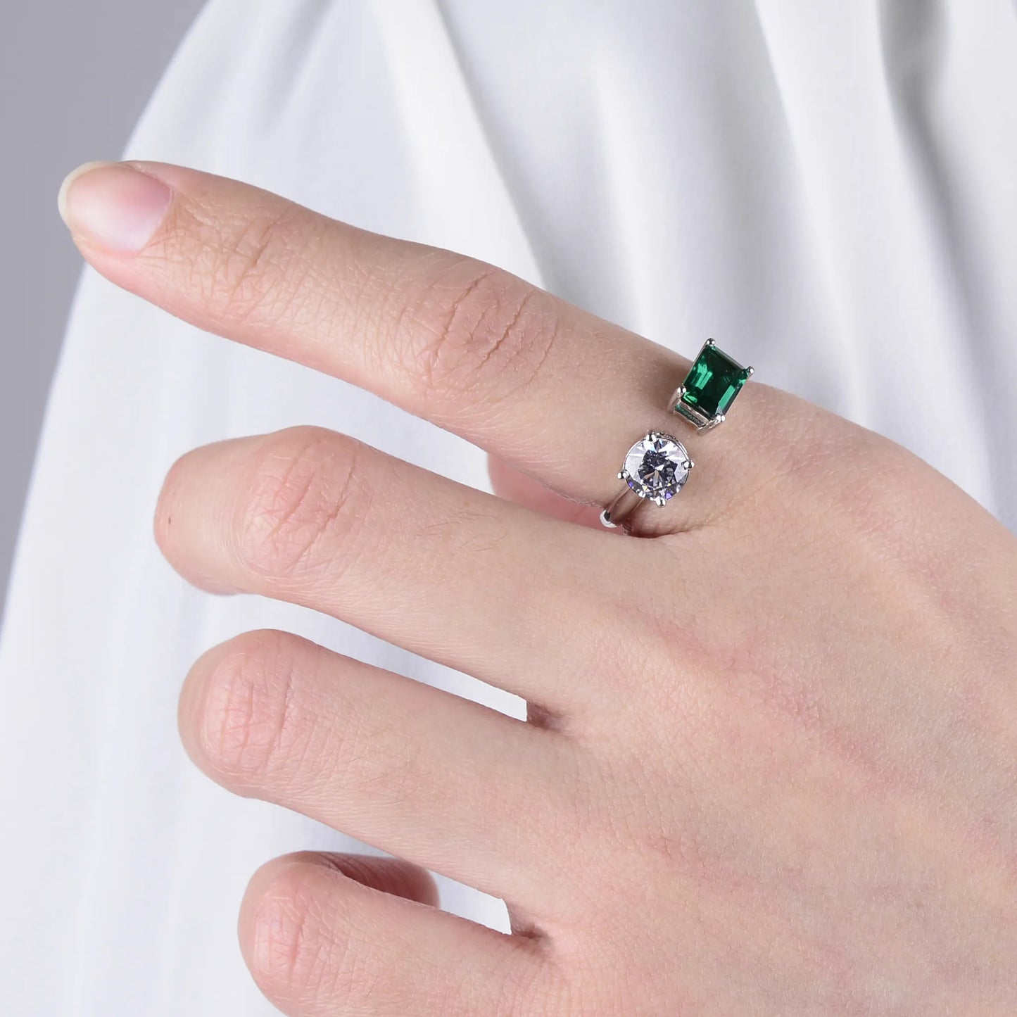 1CT Open Emerald Ring Close-up Detail - Craftsmanship Excellence