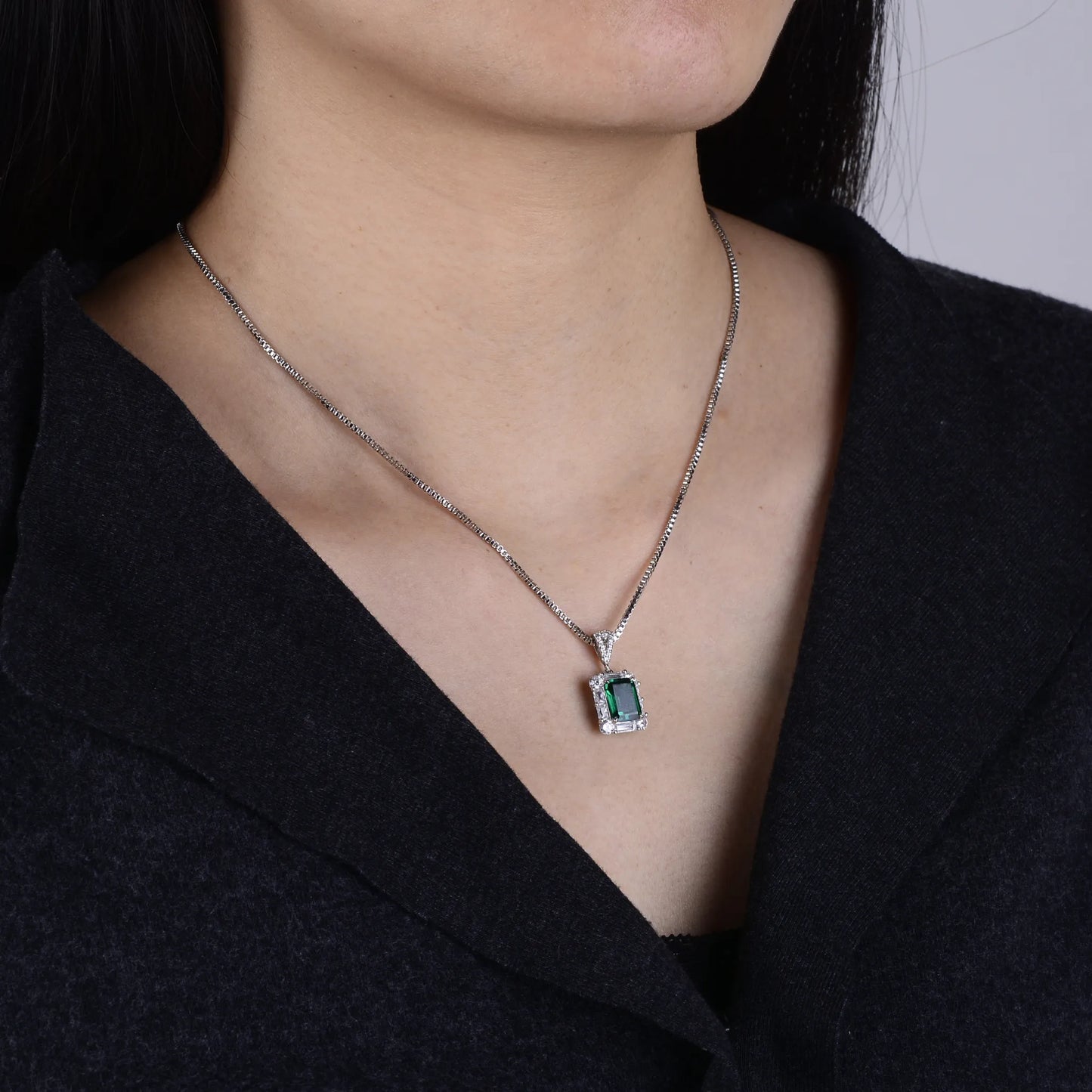 2CT Emerald  Necklace