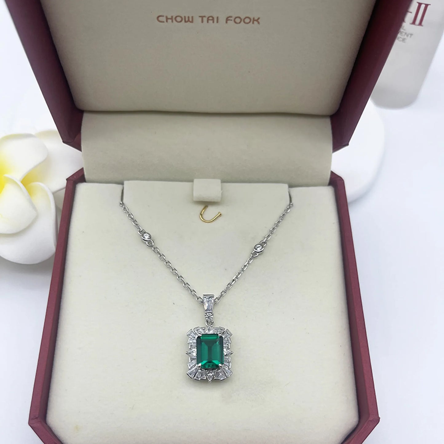 1.5CT Emerald Necklace