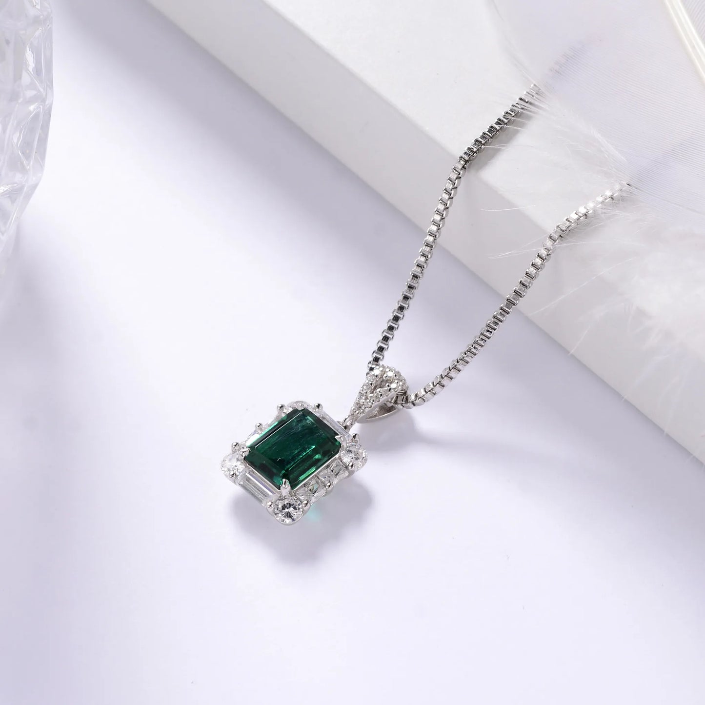2CT Emerald  Necklace