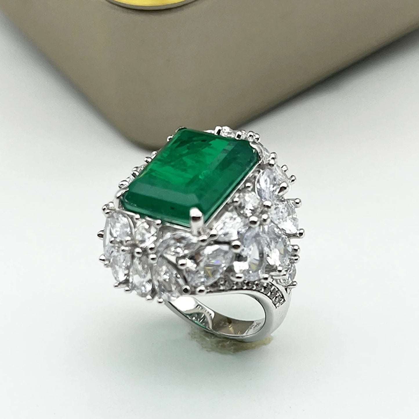 Luxury Emerald Ring