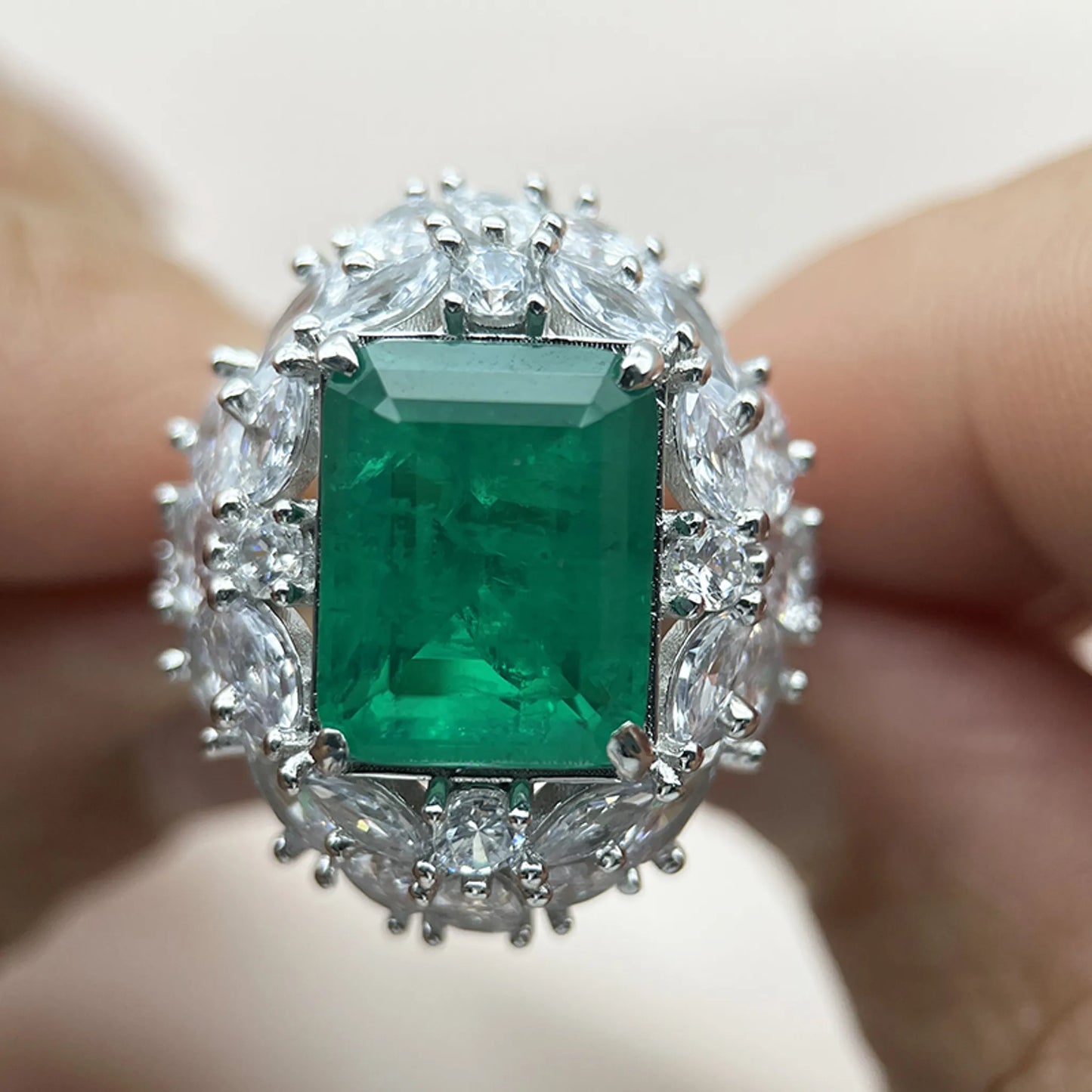 Luxury Emerald Ring