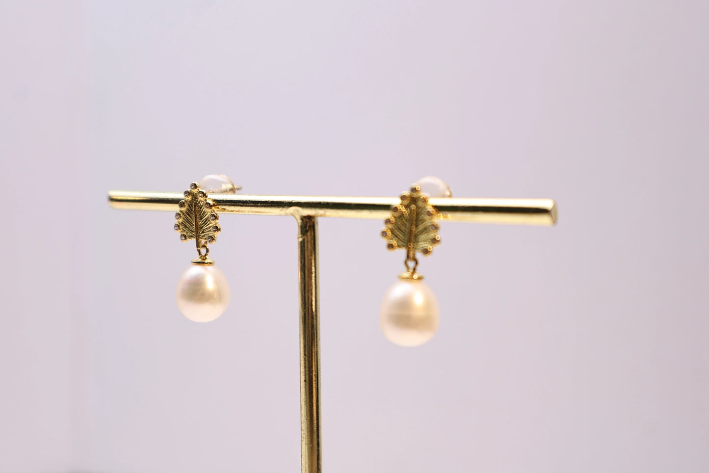 Small leaf and pearl earrings, 925 silver