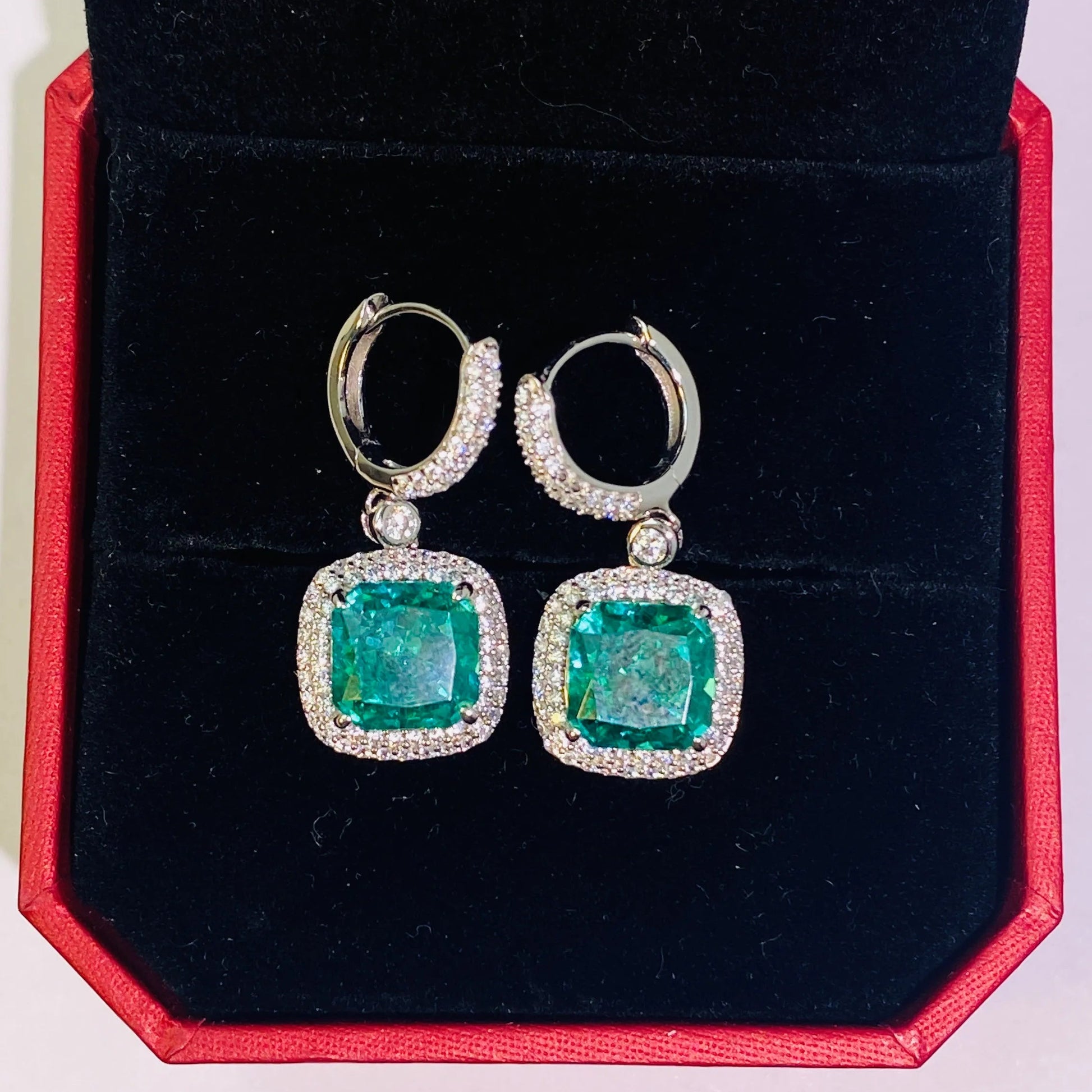 Imported Paraiba 8*8mm hand-cut 5A-grade high-carbon diamonds are used to create a dazzling, translucent look. The ear hook connection is flexible and dynamic, making it suitable for women. The entire piece is made of 925 sterling silver with four layers of gold plating, which is anti-oxidation and non-allergenic.