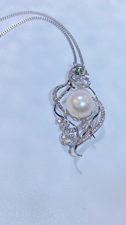 Embrace a piece with a story. Our stunning phoenix necklace draws inspiration from ancient Chinese culture, representing a woman's free-spirited and elegant nature. Made with fine gold-plated silver, the detailed phoenix design features a captivating green zircon eye and is adorned with genuine freshwater pearls. It's a truly creative and distinctive accessory that stands out from the crowd.