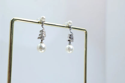 925 Sterling Silver Threaded Rotating Pearl Earrings