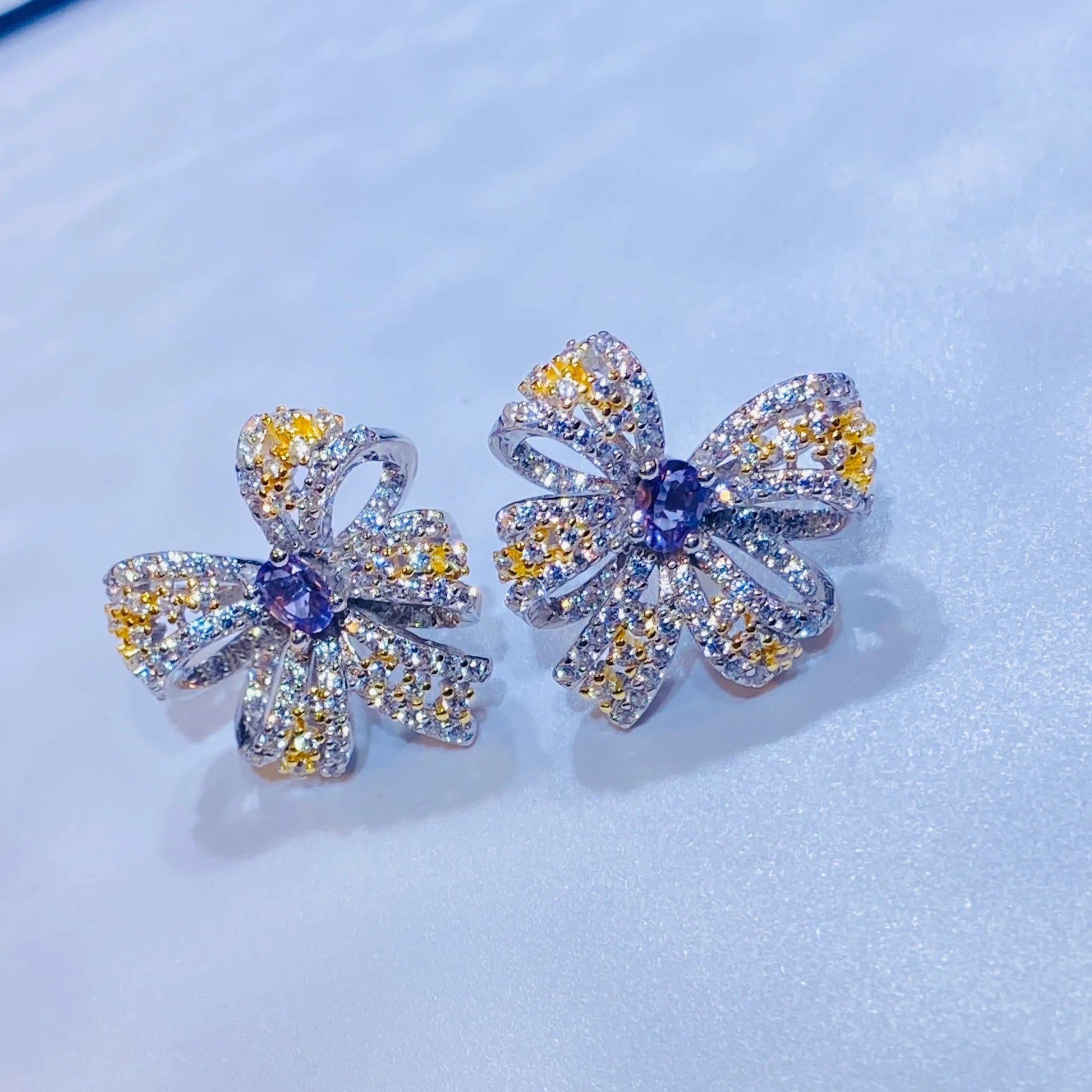 Elevate your collection with our stunning butterfly stud earrings. They feature genuine natural amethyst and sparkling 5A white zircon, beautifully arranged in a refined, two-tone plated design. This unique combination highlights an elegant aesthetic, making them a must-have for discerning B2B jewelry buyers.