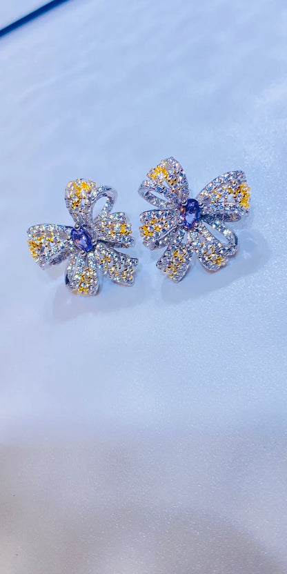 Elevate your collection with our stunning butterfly stud earrings. They feature genuine natural amethyst and sparkling 5A white zircon, beautifully arranged in a refined, two-tone plated design. This unique combination highlights an elegant aesthetic, making them a must-have for discerning B2B jewelry buyers.